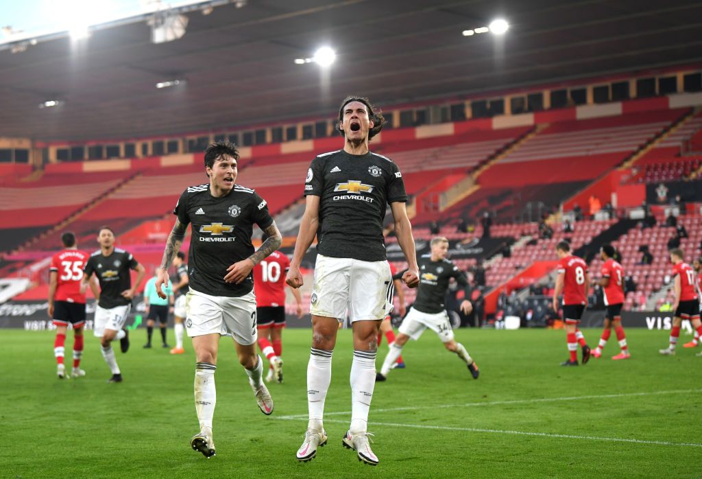 SOUTHAMPTON, ENGLAND - NOVEMBER 29: Edinson Cavani (R) of Manchester United celebrates with team mate Victor Lindelof after scoring their sides second goal during the Premier League match between Southampton and Manchester United at St Mary's Stadium on November 29, 2020 in Southampton, England. Sporting stadiums around the UK remain under strict restrictions due to the Coronavirus Pandemic as Government social distancing laws prohibit fans inside venues resulting in games being played behind closed doors. (Photo by Mike Hewitt/Getty Images)