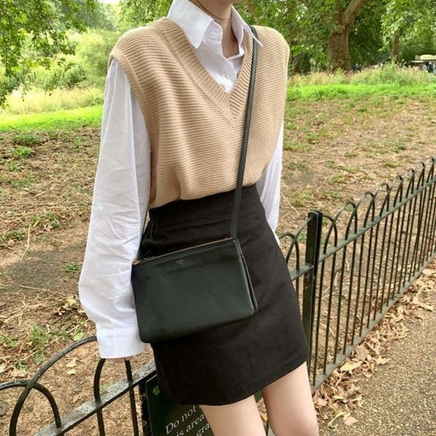 Terinspirasi dari outfit wanita pada tahun 1920 hingga 1990an.