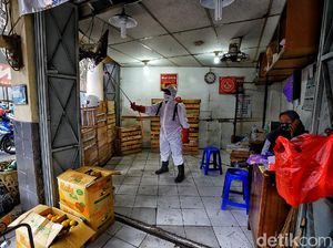 Ada Pedagang Positif COVID-19, Pasar Gede Solo Disemprot Disinfektan Ada Pedagang Positif COVID-19, Pasar Gede Solo Disemprot Disinfektan