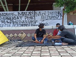 Tuntut Isi MoU Helsinki Dituntaskan, 3 Pemuda Mogok Makan-Kemah di DPR Aceh