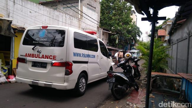 RS UMMI Jawab Teka-teki Ambulans Lewati Depan Gang Rumah Habib Rizieq RS UMMI Jawab Teka-teki Ambulans Lewati Depan Gang Rumah Habib Rizieq