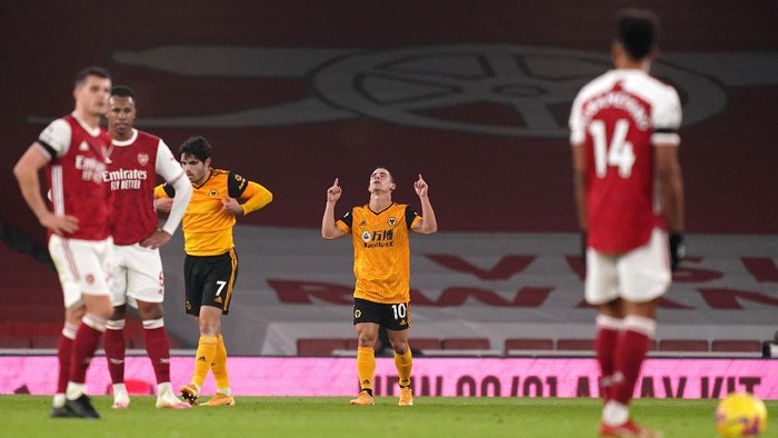 LONDON, ENGLAND - NOVEMBER 29: Daniel Podence of Wolverhampton Wanderers celebrates after scoring their teams second goal during the Premier League match between Arsenal and Wolverhampton Wanderers at Emirates Stadium on November 29, 2020 in London, England. Sporting stadiums around the UK remain under strict restrictions due to the Coronavirus Pandemic as Government social distancing laws prohibit fans inside venues resulting in games being played behind closed doors. (Photo by John Walton - Pool/Getty Images)