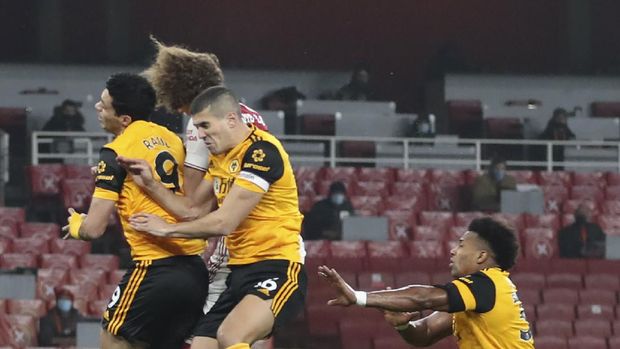 Wolverhampton Wanderers' Raul Jimenez, left, and Arsenal's David Luiz, second left, collide during the English Premier League soccer match between Arsenal and Wolverhampton Wanderers at Emirates Stadium, London, Sunday, Nov. 29, 2020. (Catherine Ivill/Pool via AP)