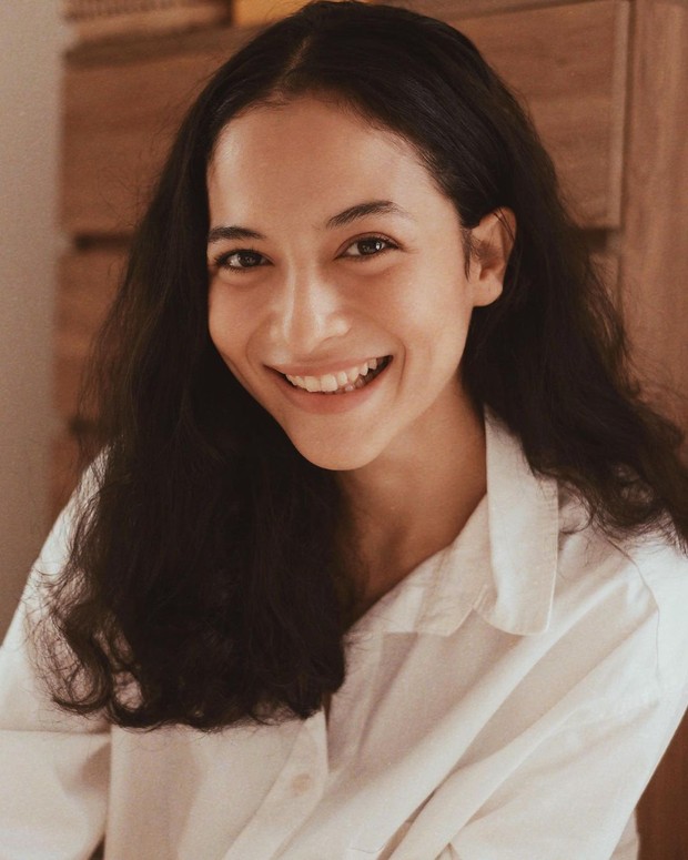 Potret Putri Marino, artis cantik asal Bali yang siap bikin jatuh hati.