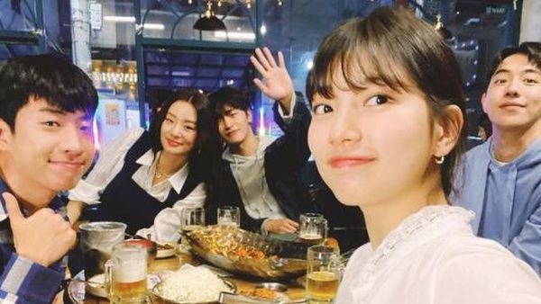 Keseruan Bae Suzy Cicip Makanan Enak Saat Syuting Start Up