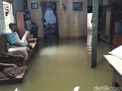 Warga Bojonegoro Masih Dikepung Banjir, Petugas Gabungan Kirim Bantuan