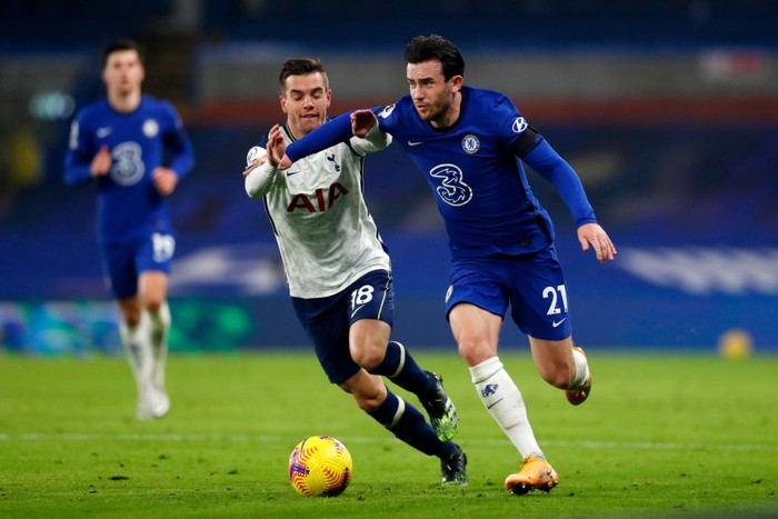 LONDON, ENGLAND - NOVEMBER 29: Ben Chilwell of Chelsea battles for possession with  Giovani Lo Celso of Tottenham Hotspur  during the Premier League match between Chelsea and Tottenham Hotspur at Stamford Bridge on November 29, 2020 in London, England. Sporting stadiums around the UK remain under strict restrictions due to the Coronavirus Pandemic as Government social distancing laws prohibit fans inside venues resulting in games being played behind closed doors. (Photo by Matthew Childs - Pool/Getty Images)