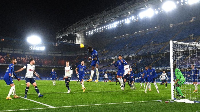 LONDON, ENGLAND - NOVEMBER 29: General view inside the stadium as Tammy Abraham of Chelsea heads the ball clear during the Premier League match between Chelsea and Tottenham Hotspur at Stamford Bridge on November 29, 2020 in London, England. Sporting stadiums around the UK remain under strict restrictions due to the Coronavirus Pandemic as Government social distancing laws prohibit fans inside venues resulting in games being played behind closed doors. (Photo by Justin Tallis - Pool/Getty Images)
