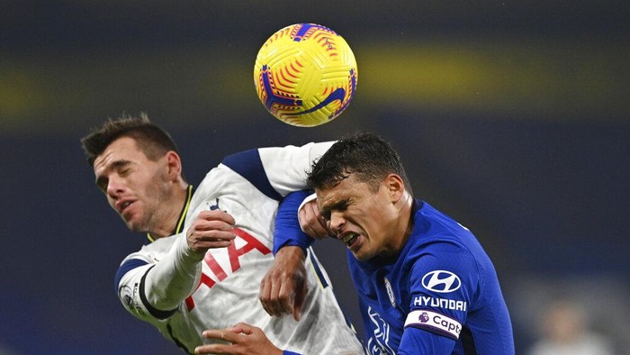 Chelseas Thiago Silva jumps for the ball with Tottenhams Giovani Lo Celso, left, during the English Premier League soccer match between Chelsea and Tottenham Hotspur at Stamford Bridge in London, England, Sunday, Nov. 29, 2020. (Justin Tallis/Pool via AP)