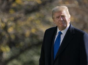Trump Akhirnya Teken RUU Bantuan Corona dan Stimulus Jumbo Rp 32.430 T Trump Akhirnya Teken RUU Bantuan Corona dan Stimulus Jumbo Rp 32.430 T