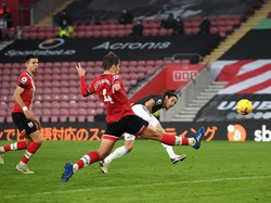 Untung Ada Edinson Cavani