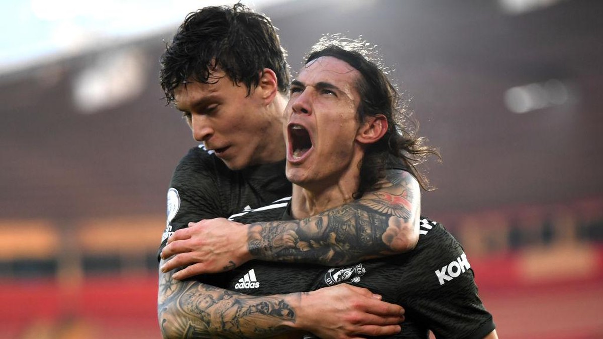 Edinson Cavani mengingatkan penggemar Manchester United pada Robin van Persie. (Foto: Getty Images/Mike Hewitt)
