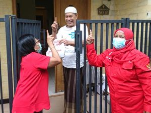 Unggul di Survei Cyrus Network, PDIP: Kami Jemput Kemenangan Door to Door Unggul di Survei Cyrus Network, PDIP: Kami Jemput Kemenangan Door to Door