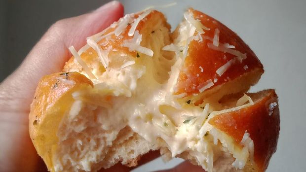 Garlic cheese bread, with cream cheese that looks so sexy and delicious