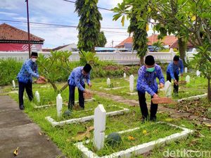 HUT ke-49 KORPRI, ASN Banyuwangi dengan Ziarah ke Taman Makam Pahlawan HUT ke-49 KORPRI, ASN Banyuwangi dengan Ziarah ke Taman Makam Pahlawan