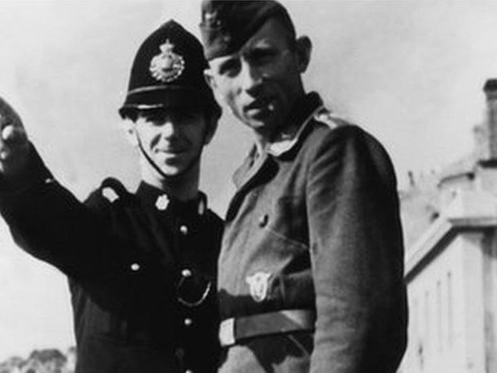 Kisah Belasan Polisi Robin Hood yang Mencuri Makanan dari Nazi Kisah Belasan Polisi Robin Hood yang Mencuri Makanan dari Nazi