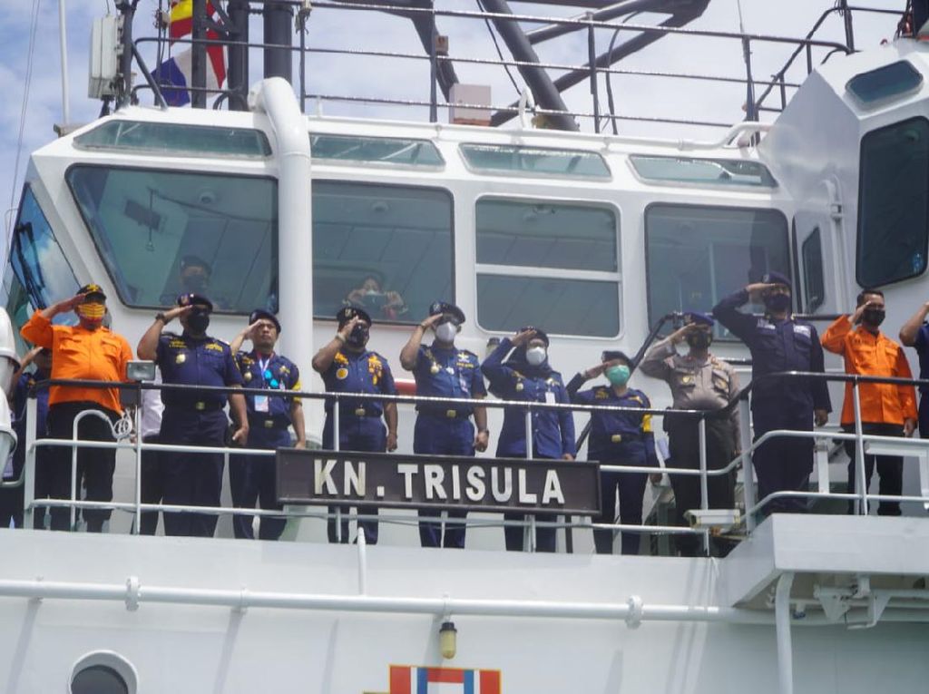 Kemenhub Gelar Latihan Atasi Tumpahan Minyak di Selat Sunda Kemenhub Gelar Latihan Atasi Tumpahan Minyak di Selat Sunda