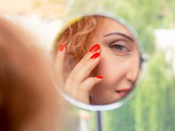 Senam Wajah dan Guasha Bikin Wajah Bebas Kerutan? Begini Kata Dermatolog