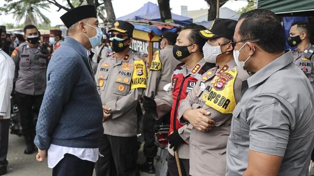 Peringatan Haul Syekh Abdul Qadir Jaelani di Pondok Pesantren (Ponpes) Al-Istiqlaliyyah, Kabupaten Tangerang, Banten  dihadiri banyak massa.