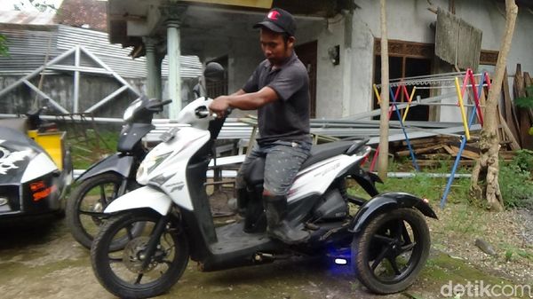 Potret Inspiratif Kang Jimin, Ikhlas Bikin Motor Roda Tiga untuk Difabel