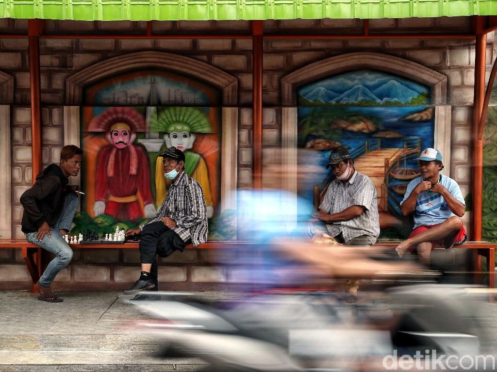 Mural Warna-warni Budaya Betawi di Utara Jakarta Mural Warna-warni Budaya Betawi di Utara Jakarta