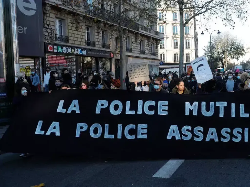 4 Polisi Prancis Didakwa Atas Pemukulan Produser Kulit Hitam