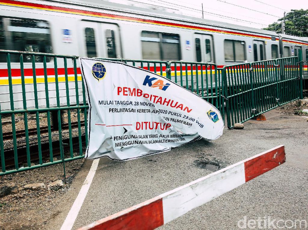Perlintasan Sebidang Stasiun Palmerah Ditutup Permanen Perlintasan Sebidang Stasiun Palmerah Ditutup Permanen
