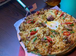 Pizza Indomie Goreng Hits di Malaysia, Begini Sensasi Rasanya