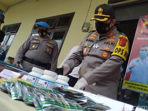 Polisi Tangkap Penjual Obat-obatan Terlarang ke Remaja-Pelajar Cianjur Polisi Tangkap Penjual Obat-obatan Terlarang ke Remaja-Pelajar Cianjur