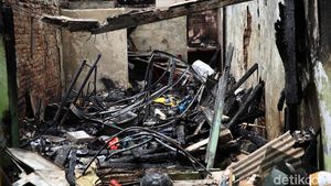 Potret Puing Kebakaran yang Hanguskan 12 Rumah di Petamburan