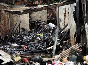 Potret Puing Kebakaran yang Hanguskan 12 Rumah di Petamburan