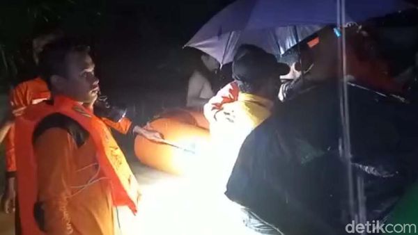 Ratusan Warga Korban Banjir di Rembang Mengungsi