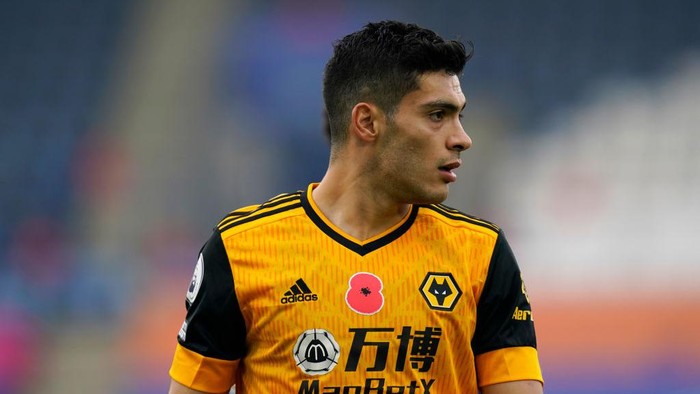 LEICESTER, ENGLAND - NOVEMBER 08: A poppy is seen on the shirt of Raul Jimenez of Wolverhampton Wanderers during the Premier League match between Leicester City and Wolverhampton Wanderers at The King Power Stadium on November 08, 2020 in Leicester, England. Sporting stadiums around the UK remain under strict restrictions due to the Coronavirus Pandemic as Government social distancing laws prohibit fans inside venues resulting in games being played behind closed doors. (Photo by Tim Keeton - Pool/Getty Images)