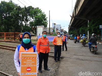 Foto: Sosialisasi Keselamatan Perlintasan Kereta di Bandung