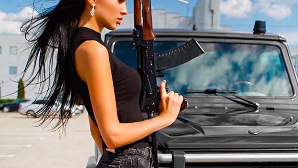 Gaya Para Wanita Kaya Rusia Pamer Harta di Instagram