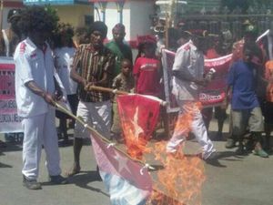 Tolak OPM, Warga Wamena Bakar Bendera Bintang Kejora