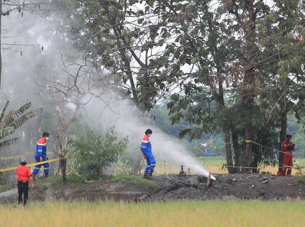 Semburan Gas Muncul di Desa Sukaperna Indramayu