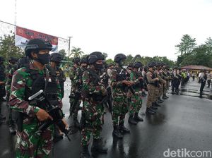 Jelang 1 Desember Pasukan TNI-Polri di Timika Disiagakan Penuh Jelang 1 Desember Pasukan TNI-Polri di Timika Disiagakan Penuh