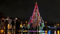 Warna-Warni Pohon Natal Terangi Lithuania