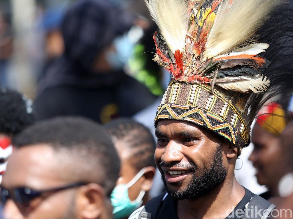 Polisi Bubarkan Demo Tolak Otsus Papua di Semarang