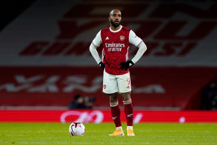 LONDON, ENGLAND - OCTOBER 25: Alexandre Lacazette of Arsenal looks dejected after conceding their sides first goal during the Premier League match between Arsenal and Leicester City at Emirates Stadium on October 25, 2020 in London, England. Sporting stadiums around the UK remain under strict restrictions due to the Coronavirus Pandemic as Government social distancing laws prohibit fans inside venues resulting in games being played behind closed doors. (Photo by Will Oliver - Pool/Getty Images)