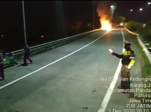 Ambulans Pembawa Jenazah Terbakar di Tol Gempol-Pandaan