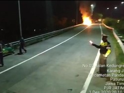 Ambulans Pembawa Jenazah Terbakar di Tol Gempol-Pandaan
