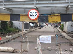 Portal Underpass Ketanggungan Brebes Patah, Jalur Utama ke Kota Ditutup