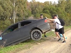 Selebgram Ditangkap Polisi Gara-gara Buang BMW ke Sungai