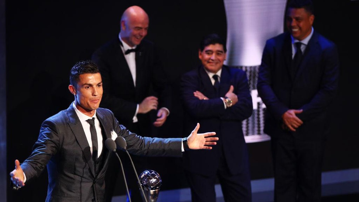 Cristiano Ronaldo dianggap lebih pantas jadi titisan Maradona ketimbang Messi (Getty Images/Michael Steele)