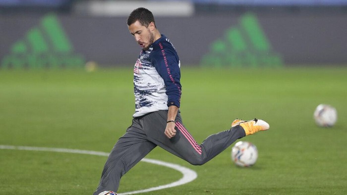 Real Madrids Eden Hazard kicks the ball during the warm up prior of the Spanish La Liga soccer match between Real Madrid and Alaves at Alfredo di Stefano stadium in Madrid, Spain, Saturday, Nov. 28, 2020. (AP Photo/Bernat Armangue)