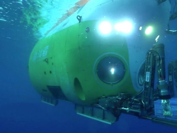 Kapal Selam China Masuk ke Palung Terdalam di Bumi