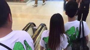 7 Foto Pasangan Gagal Pakai Baju Couple, Bukannya Romantis Malah Auto Malu