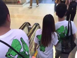 7 Foto Pasangan Gagal Pakai Baju Couple, Bukannya Romantis Malah Auto Malu